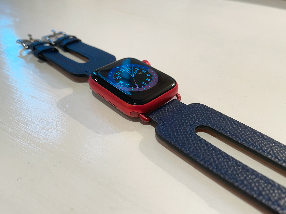 动手改Apple Watch表带：为红色和蓝色型号配搭Apple Watch皮革表带