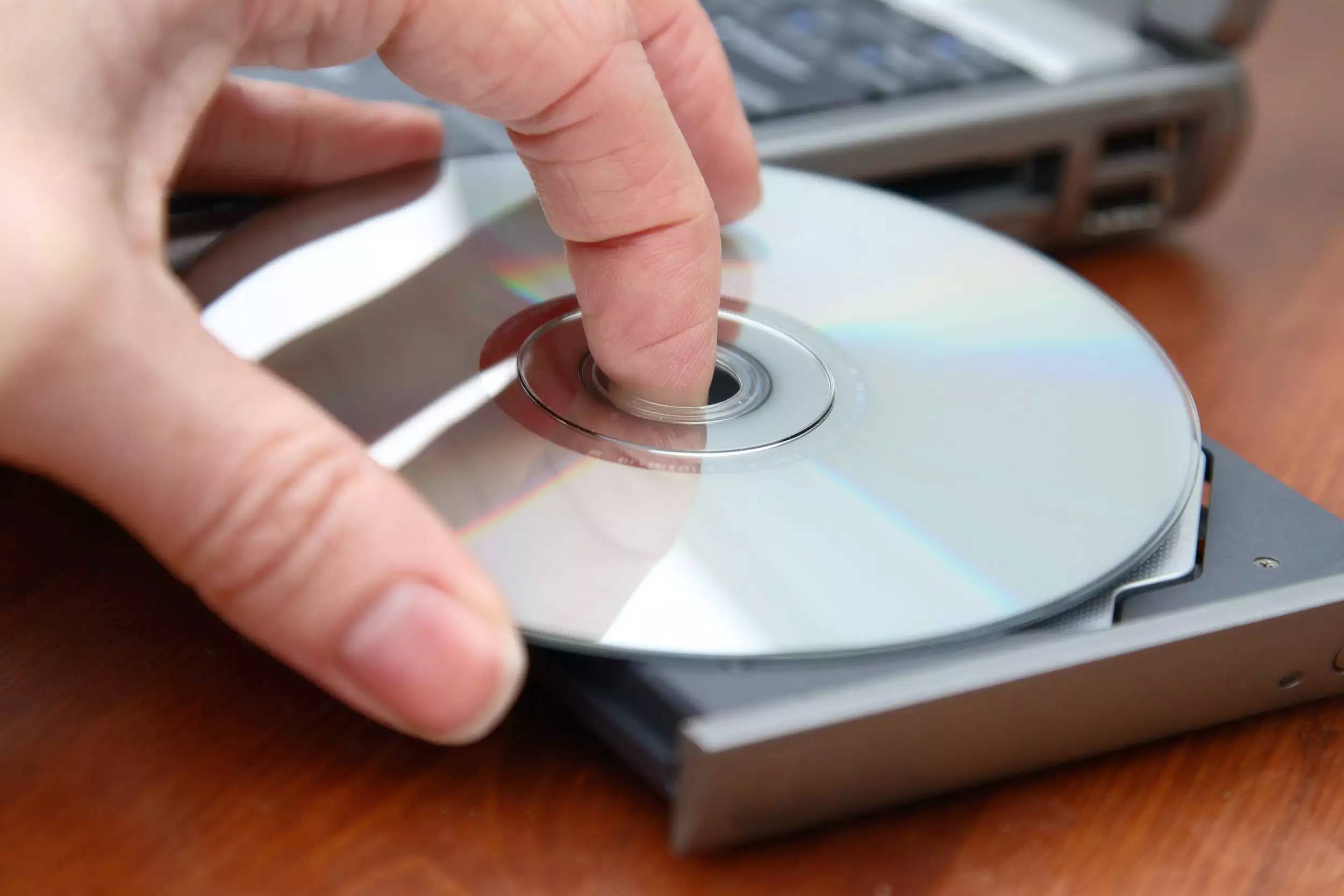 什么是光盘驱动器？计算机如何读取CD，DVD和Blu-ray光盘的指南