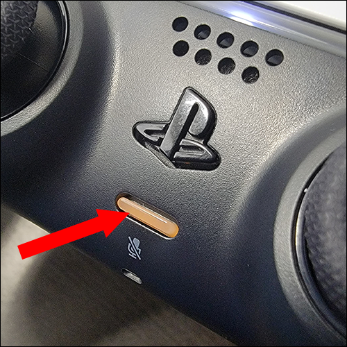如何在 PS5 上自动静音 DualSense 控制器的麦克风