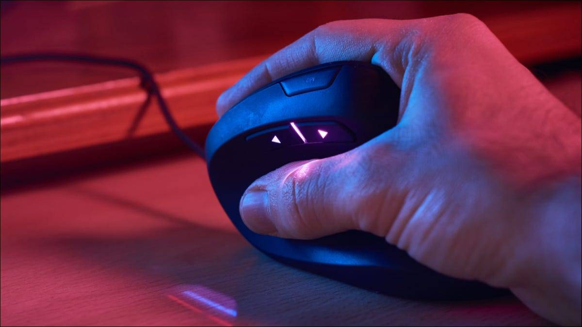 ergonomic-gaming-mouse