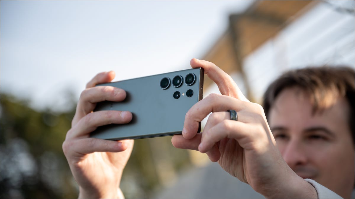 Person-holding-the-Samsung-Galaxy-S23-Ultra-in-Green-and-taking-a-picture