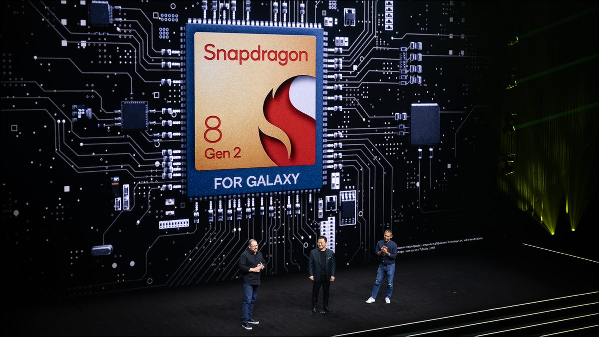 TM-Roh-Cristiano-Amon-and-Hiroshi-Lockheimer-presenting-at-Galaxy-Unpacked-2023-with-the-Snapdragon-8-Gen-2-for-Galaxy-icon-on-the-screen
